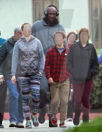 PEOPLE - Lamar Odom macht mit seiner Entzugsgruppe einen Spaziergang