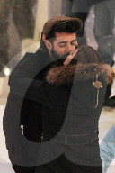 PEOPLE -  Christina Perri turtelt mit Freund Paul vor dem Rockefeller Center