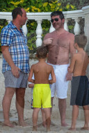 PEOPLE - Simon Cowell geniesst mit seiner Familie die Ferien auf Barbados