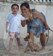 PEOPLE - Simon Cowell geniesst mit seiner Familie die Ferien auf Barbados