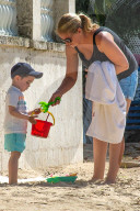 PEOPLE - Simon Cowell geniesst mit seiner Familie die Ferien auf Barbados
