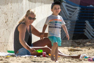 PEOPLE - Simon Cowell geniesst mit seiner Familie die Ferien auf Barbados