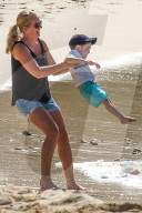PEOPLE - Simon Cowell geniesst mit seiner Familie die Ferien auf Barbados