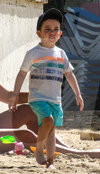 PEOPLE - Simon Cowell geniesst mit seiner Familie die Ferien auf Barbados