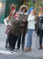 PEOPLE - Gute Laune bei Brooke Shields und ihren Töchtern