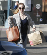 PEOPLE - Amy Adams bummelt in Beverly Hills 