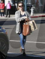 PEOPLE - Amy Adams bummelt in Beverly Hills 