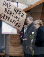 NEWS - Terroranschlag in Berlin: Angela Merkel gedenkt der Opfer