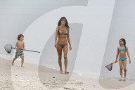 EXKLUSIV - Brasilien: Alessandra Ambrosio macht 'Bikiniferien' in Florianoplis