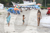 EXKLUSIV - Brasilien: Alessandra Ambrosio macht 'Bikiniferien' in Florianoplis