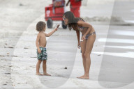EXKLUSIV - Brasilien: Alessandra Ambrosio macht 'Bikiniferien' in Florianoplis