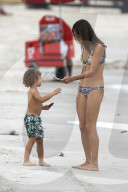 EXKLUSIV - Brasilien: Alessandra Ambrosio macht 'Bikiniferien' in Florianoplis