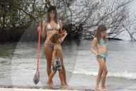EXKLUSIV - Brasilien: Alessandra Ambrosio macht 'Bikiniferien' in Florianoplis