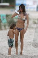 EXKLUSIV - Brasilien: Alessandra Ambrosio macht 'Bikiniferien' in Florianoplis