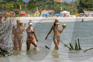 EXKLUSIV - Brasilien: Alessandra Ambrosio macht 'Bikiniferien' in Florianoplis