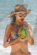 EXKLUSIV - Brasilien: Alessandra Ambrosio macht 'Bikiniferien' in Florianoplis