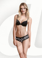 PEOPLE - Edita Vilkeviciute wirbt für H&M