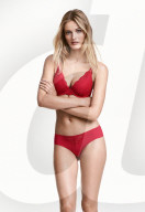 PEOPLE - Edita Vilkeviciute wirbt für H&M
