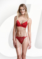 PEOPLE - Edita Vilkeviciute wirbt für H&M
