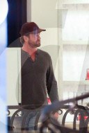 PEOPLE - Gerard Butler bummelt in Beverly Hills