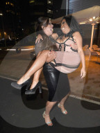EXKLUSIV - Lisa Appleton und Chrissie Wunna 'üppig' in Manchester unterwegs