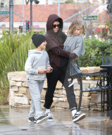 PEOPLE - Kourtney Kardashian geht mit ihren Kindern zum Lunch bei King Fish