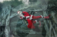 FEATURE - Weihnachten: Chlaus schwimmt im Aquarium in Seoul 