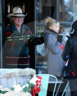 EXKLUSIV - Kate Hudson mit der Familie in Aspen unterwegs
