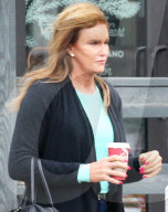 EXKLUSIV -  Rangezoomt: Caitlyn Jenner's neues Gesicht aus der Nähe betrachtet