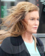 EXKLUSIV -  Rangezoomt: Caitlyn Jenner's neues Gesicht aus der Nähe betrachtet