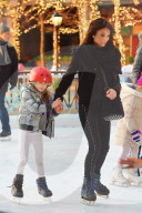 PEOPLE - Bethenny Frankel mit Bryn beim Schlittschuhlaufen in Battery Park