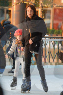 PEOPLE - Bethenny Frankel mit Bryn beim Schlittschuhlaufen in Battery Park