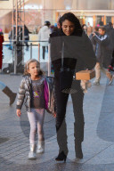 PEOPLE - Bethenny Frankel mit Bryn beim Schlittschuhlaufen in Battery Park
