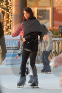 PEOPLE - Bethenny Frankel mit Bryn beim Schlittschuhlaufen in Battery Park