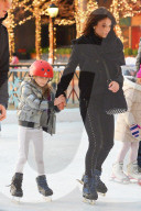 PEOPLE - Bethenny Frankel mit Bryn beim Schlittschuhlaufen in Battery Park