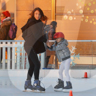 PEOPLE - Bethenny Frankel mit Bryn beim Schlittschuhlaufen in Battery Park