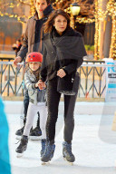 PEOPLE - Bethenny Frankel mit Bryn beim Schlittschuhlaufen in Battery Park