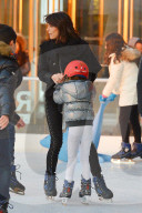 PEOPLE - Bethenny Frankel mit Bryn beim Schlittschuhlaufen in Battery Park