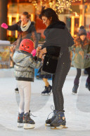 PEOPLE - Bethenny Frankel mit Bryn beim Schlittschuhlaufen in Battery Park