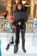 PEOPLE - Bethenny Frankel mit Bryn beim Schlittschuhlaufen in Battery Park