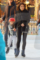 PEOPLE - Bethenny Frankel mit Bryn beim Schlittschuhlaufen in Battery Park