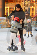 PEOPLE - Bethenny Frankel mit Bryn beim Schlittschuhlaufen in Battery Park