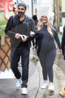 PEOPLE - Hochschwangere Jenna Jameson geht mit ihrem Verlobten Lior Bitton einkaufen