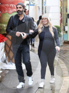 PEOPLE - Hochschwangere Jenna Jameson geht mit ihrem Verlobten Lior Bitton einkaufen