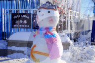 FEATURE - China: Schneemänner in Heilongjiang 