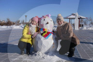 FEATURE - China: Schneemänner in Heilongjiang 