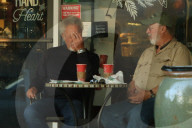 EXKLUSIV - Tom Jones bei Starbucks in Bel-Air