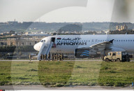 NEWS - Malta: Flugzeugentführer wird dem Richter vorgeführt