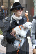 PEOPLE - Jane Fonda trägt ihren Fiffy Gassi