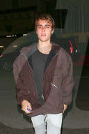 PEOPLE - Justin Biber auf dem Weg ins Steakhouse